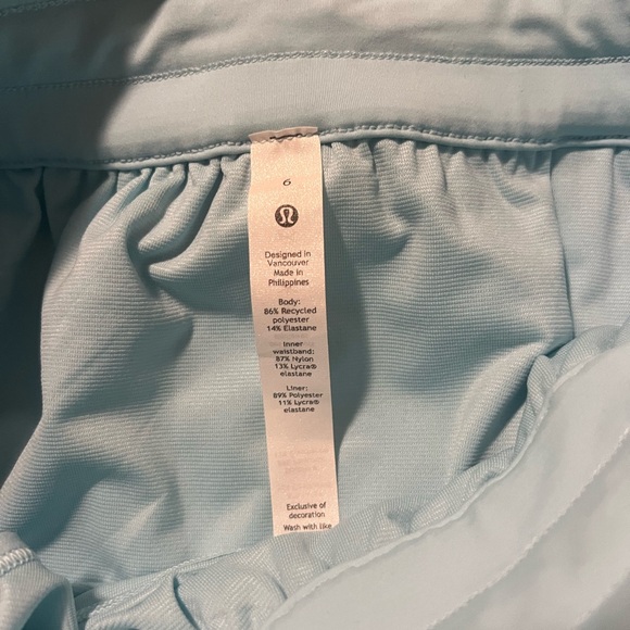 Lululemon Tracker Short 4” Low-Rise - Picture 2 of 2